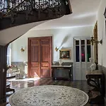 Dordogne Chateau With Pool & Garden Sleeps 14 Casa de Férias Brantome en Perigord