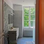 Dordogne Chateau With Pool & Garden Sleeps 14 Casa de Férias Brantome en Perigord