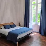 Dordogne Chateau With Pool & Garden Sleeps 14 Casa de Férias
