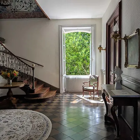 Dordogne Chateau With Pool & Garden Sleeps 14