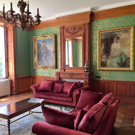 Dordogne Chateau With Pool & Garden Sleeps 14 Prázdninový dům *