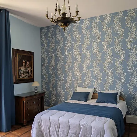 Dordogne Chateau With Pool & Garden Sleeps 14 Prázdninový dům *