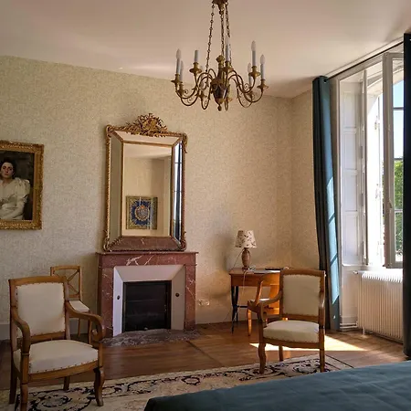 Dordogne Chateau With Pool & Garden Sleeps 14 Bourdeilles