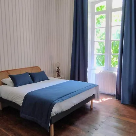 Dordogne Chateau With Pool & Garden Sleeps 14 Prázdninový dům