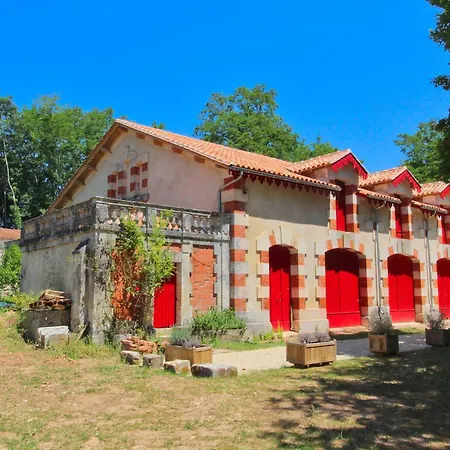 Dordogne Chateau With Pool & Garden Sleeps 14 Holiday home Bourdeilles