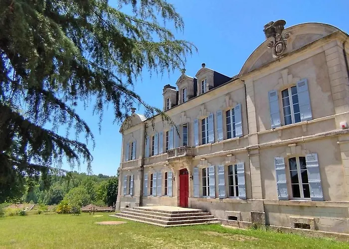 Dordogne Chateau With Pool & Garden Sleeps 14 Bourdeilles