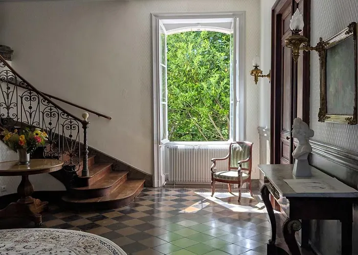 Dordogne Chateau With Pool & Garden Sleeps 14