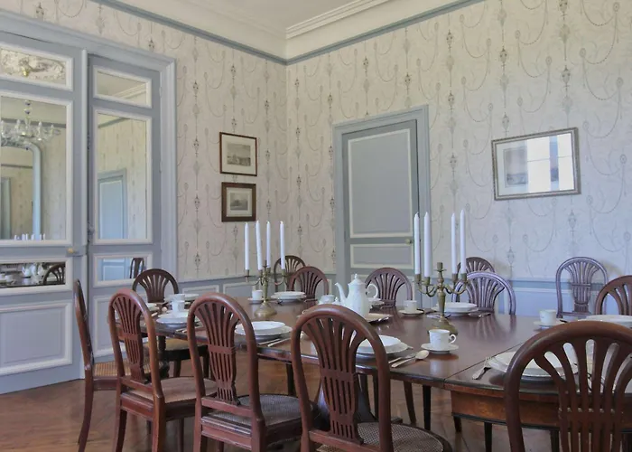 Dom wakacyjny Dordogne Chateau With Pool & Garden Sleeps 14
