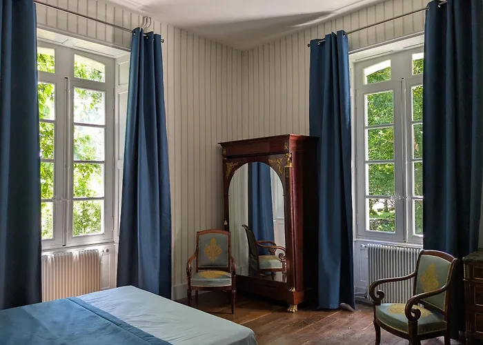 Dom wakacyjny Dordogne Chateau With Pool & Garden Sleeps 14