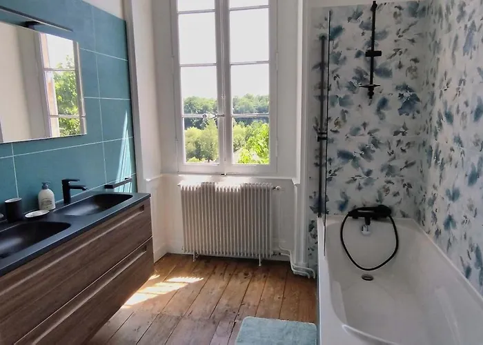 Dordogne Chateau With Pool & Garden Sleeps 14 * Bourdeilles