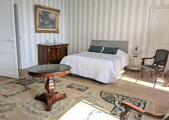 בית נופש Dordogne Chateau With Pool & Garden Sleeps 14 Bourdeilles