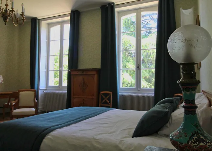 Dom wakacyjny Dordogne Chateau With Pool & Garden Sleeps 14
