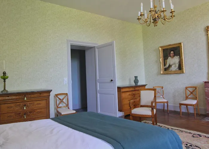 Dordogne Chateau With Pool & Garden Sleeps 14 * Bourdeilles