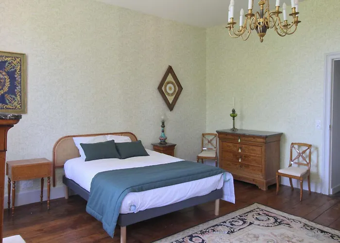 Dordogne Chateau With Pool & Garden Sleeps 14 * Bourdeilles