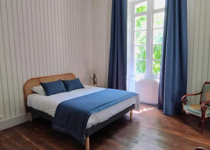 Dordogne Chateau With Pool & Garden Sleeps 14 Dom wakacyjny