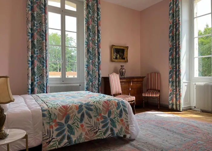 Dom wakacyjny Dordogne Chateau With Pool & Garden Sleeps 14 Bourdeilles