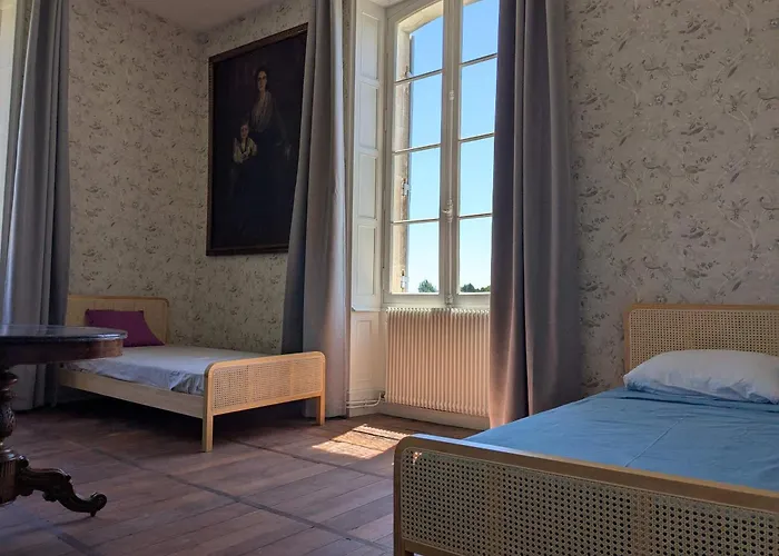 Dordogne Chateau With Pool & Garden Sleeps 14 * Bourdeilles